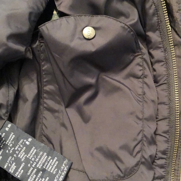 Add down vest - Picture 6 of 8